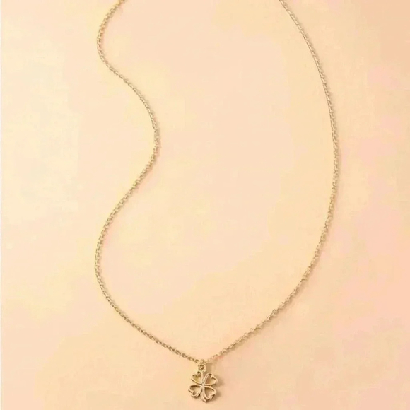 ⚠️Clearance Lucky Clover Charm Necklace Yellow Gold - Picture 4 of 5